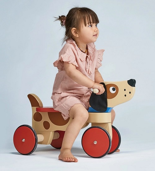 Nên mua xe chòi chân loại nào cho bé