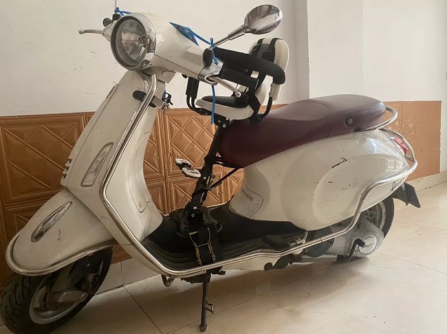 ghe-cho-be-ngoi-xe-vespa-co-giam-xoc-h5