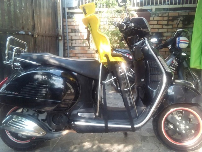 ghe-ngoi-em-be-xe-vespa-phia-truoc-beesmart-h5