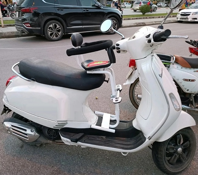 ghe-ngoi-em-be-xe-vespa-vc02-h5