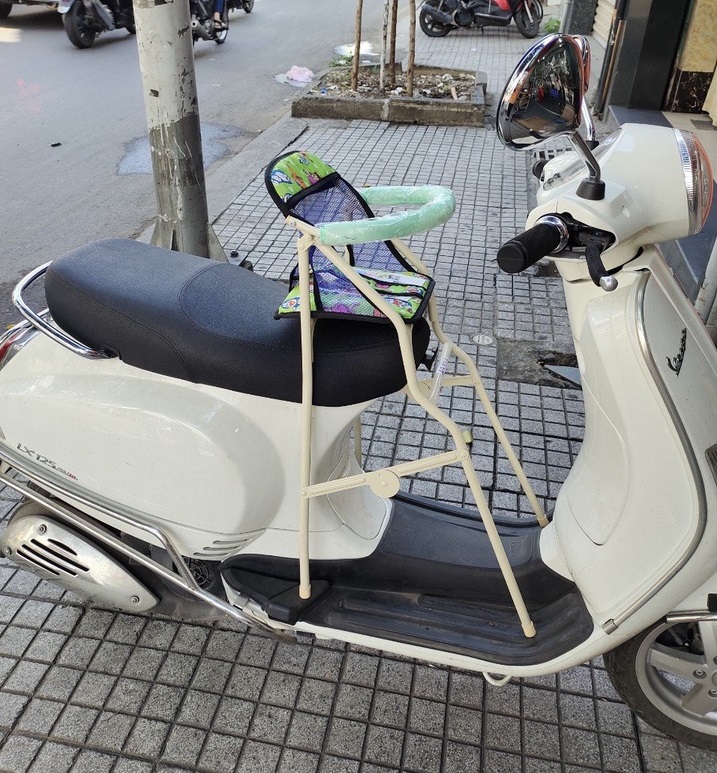 ghe-ngoi-xe-may-cho-be-xe-vespa-xep-gon-h5