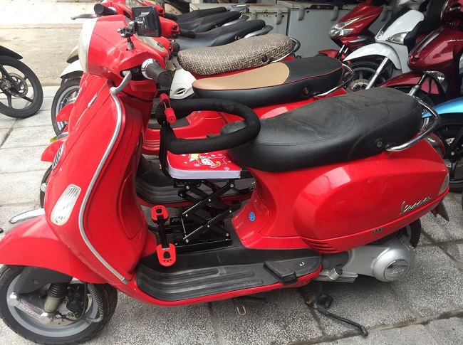 ghe-ngoi-xe-vespa-lx-xep-gon-nang-ha-cho-be-h5