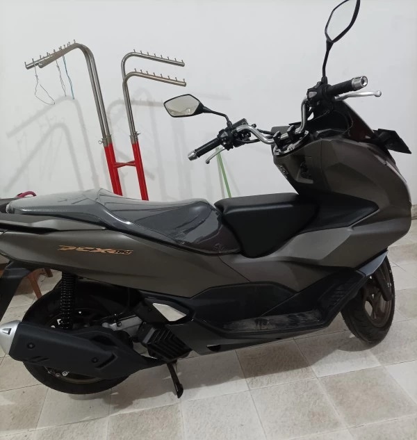 nem-ngoi-phia-truoc-xe-may-pcx-cho-be-h7